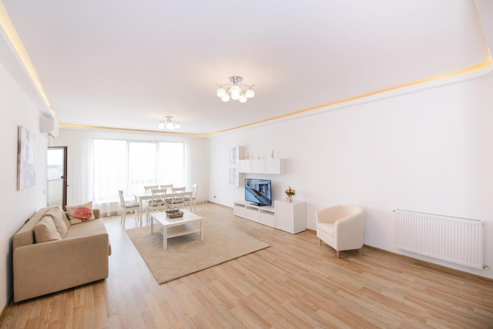 Living room, Photo of the whole room, Seating area, Dining area
