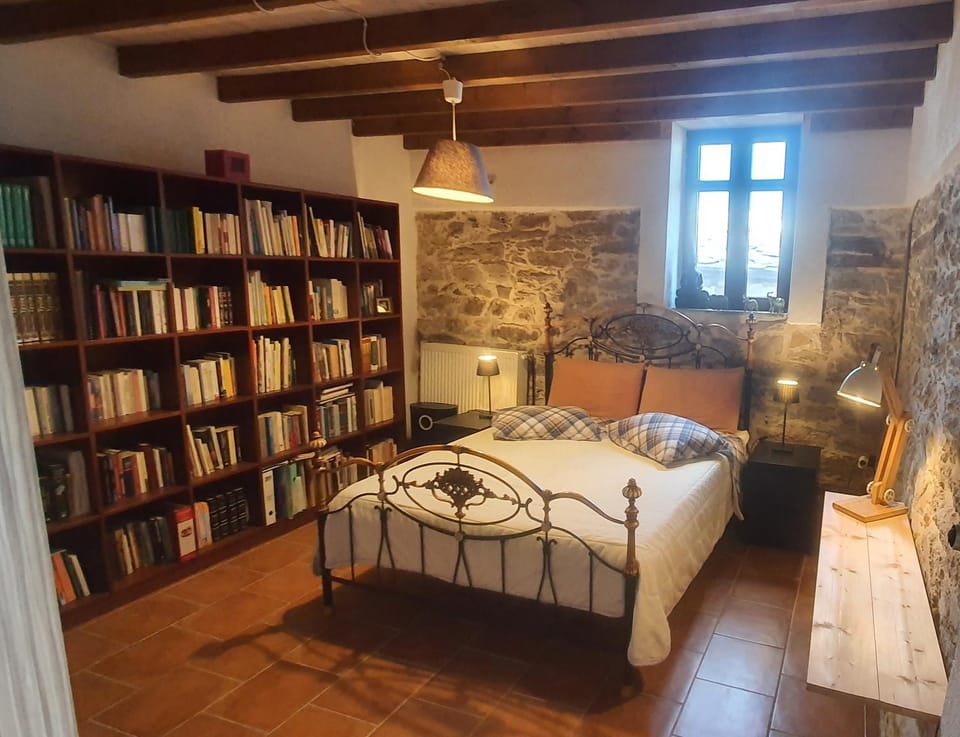 Bed, Library, Photo of the whole room, Bedroom, hair dresser