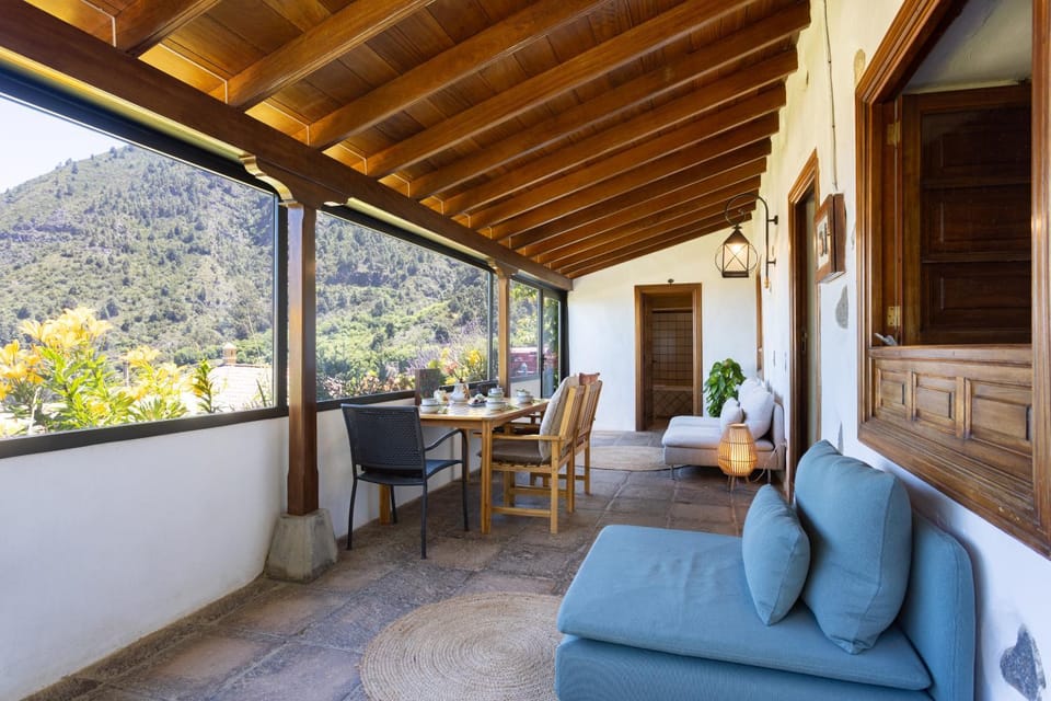 Mountain view, Sea view