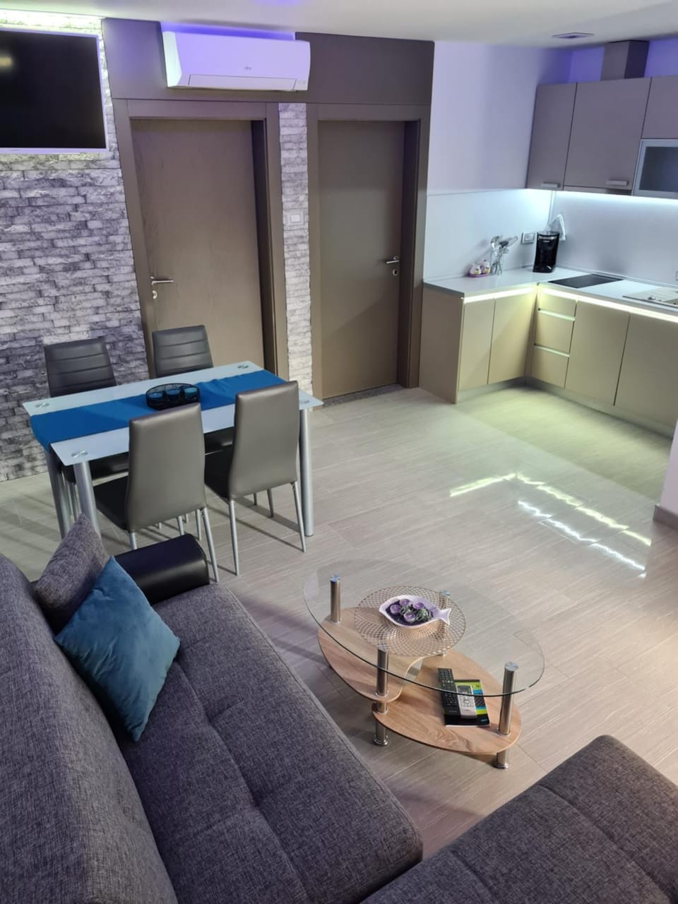 Kitchen or kitchenette, Living room, Dining area