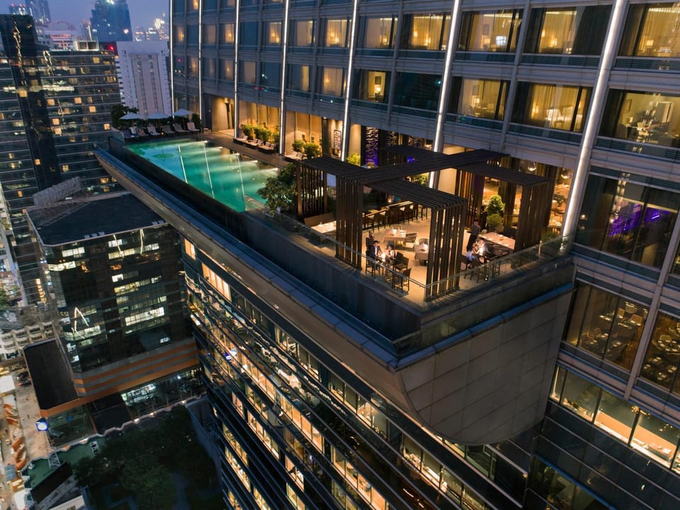 Property building, Restaurant/places to eat, Night, City view, Pool view, Swimming pool, Swimming pool
