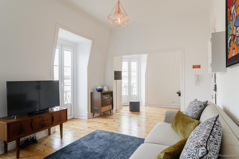 TV and multimedia, Living room, City view, Quiet street view