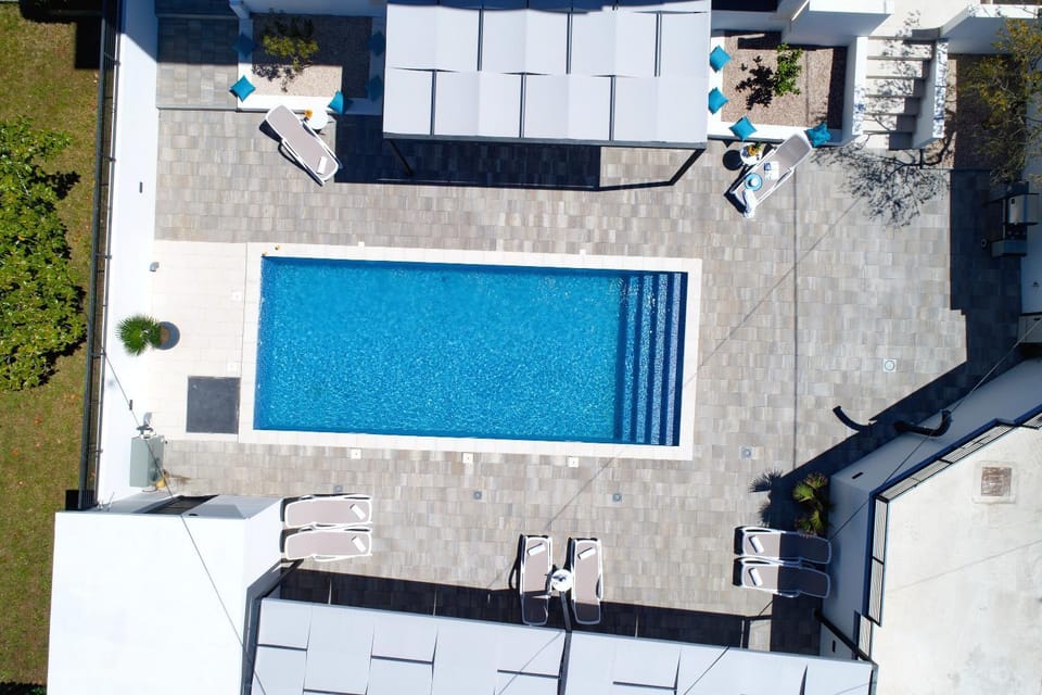 Bird's eye view, Floor plan