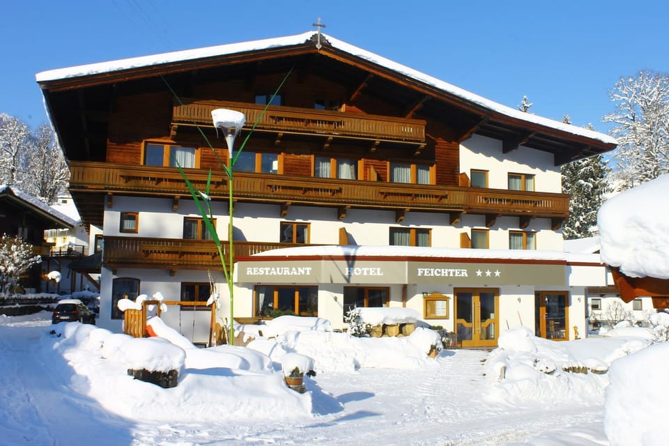 Property building, Facade/entrance, Winter