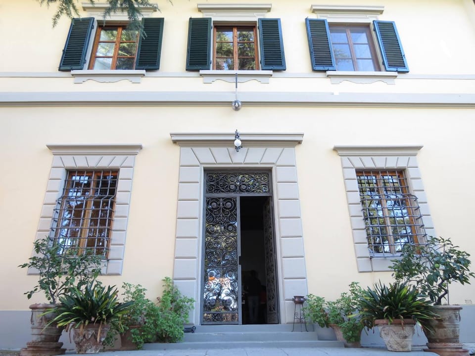 Property building, Facade/entrance, Garden