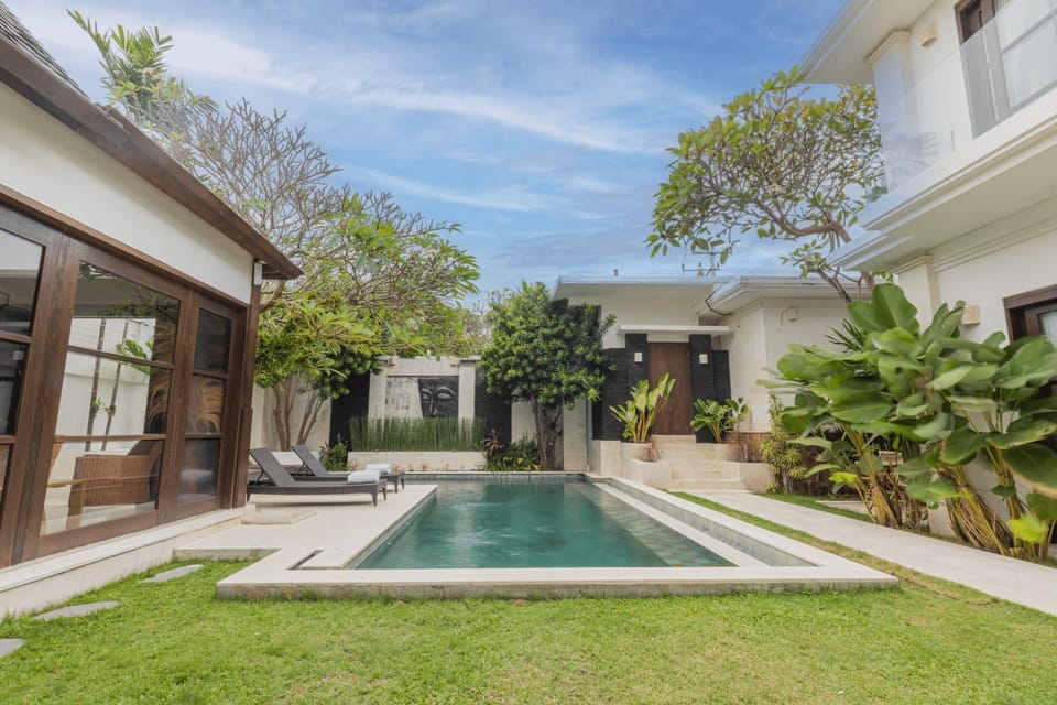 Property building, Garden, Garden view, Pool view, Swimming pool