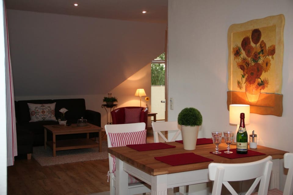 Living room, Seating area, Dining area