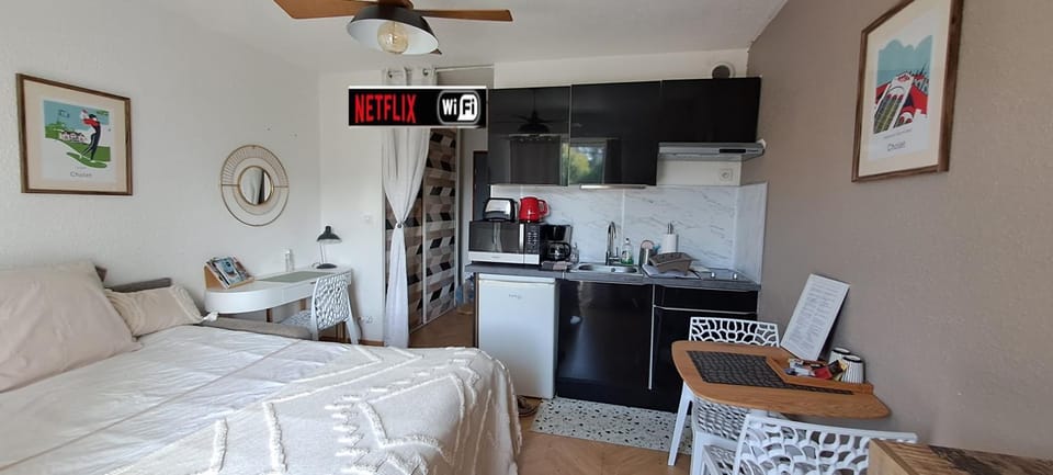 Coffee/tea facilities, Kitchen or kitchenette, Food, pet friendly, stove, toaster