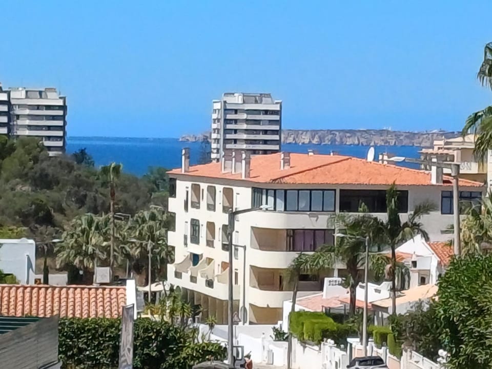 Property building, Neighbourhood, Location