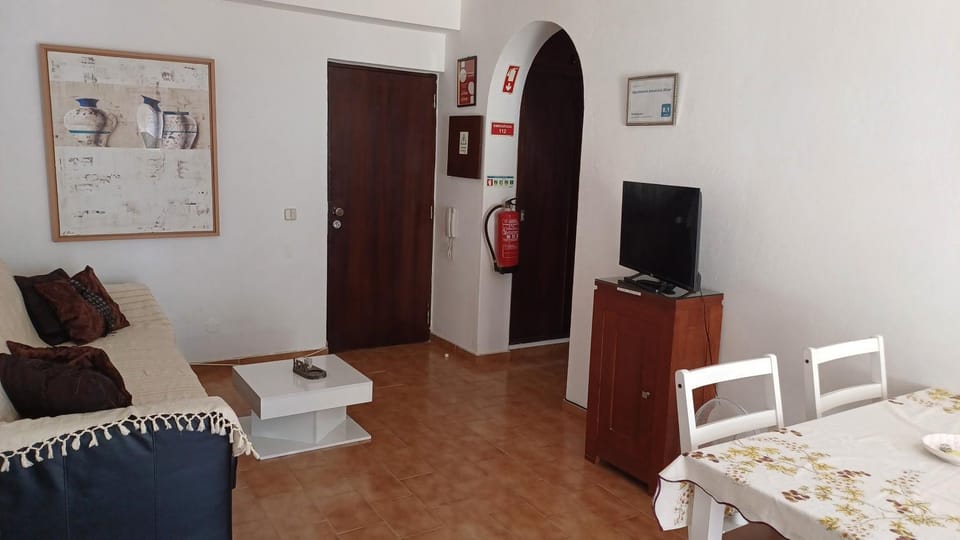 TV and multimedia, Living room, Seating area, Dining area, furniture, internet