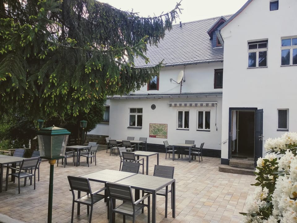 Patio, Restaurant/places to eat, Balcony/Terrace