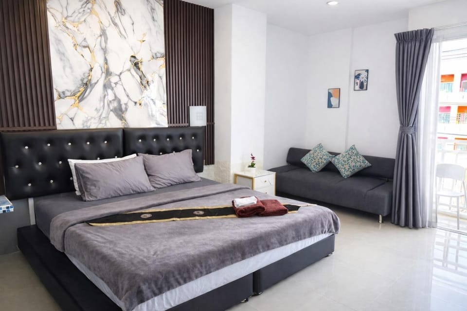Happy Fish Guesthouse Bed and Breakfast in Patong