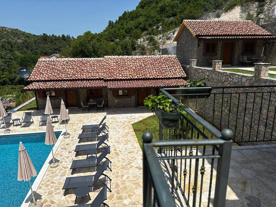 Mountain view, Pool view, Swimming pool, sunbed