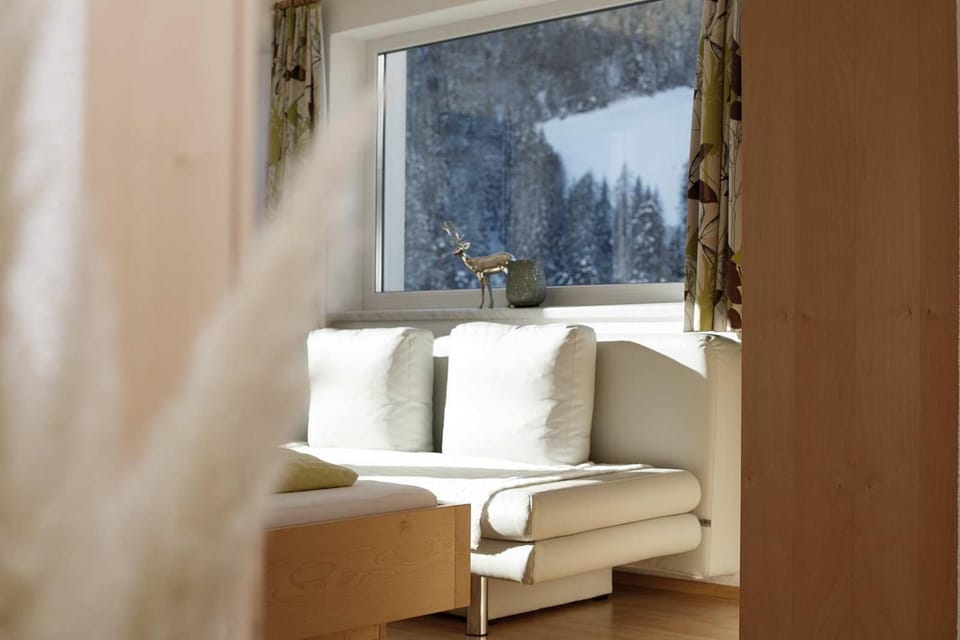 Seating area, Bedroom