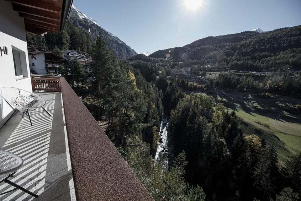 Spring, Day, Natural landscape, Summer, View (from property/room), Balcony/Terrace, Autumn, Mountain view, River view