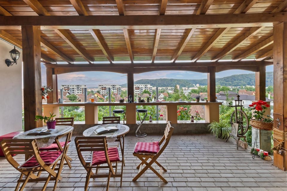 Patio, Day, Natural landscape, View (from property/room), Balcony/Terrace, Mountain view