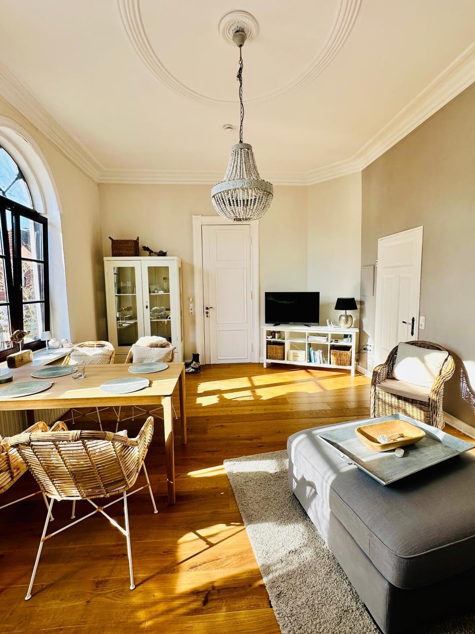 Living room, Dining area