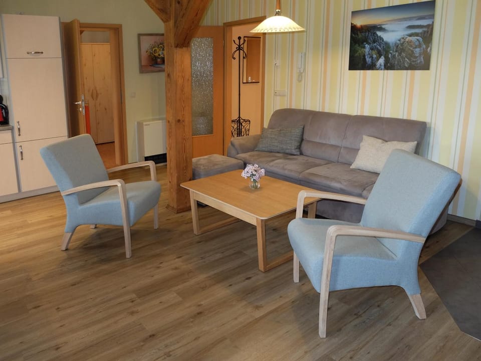 Living room, Seating area