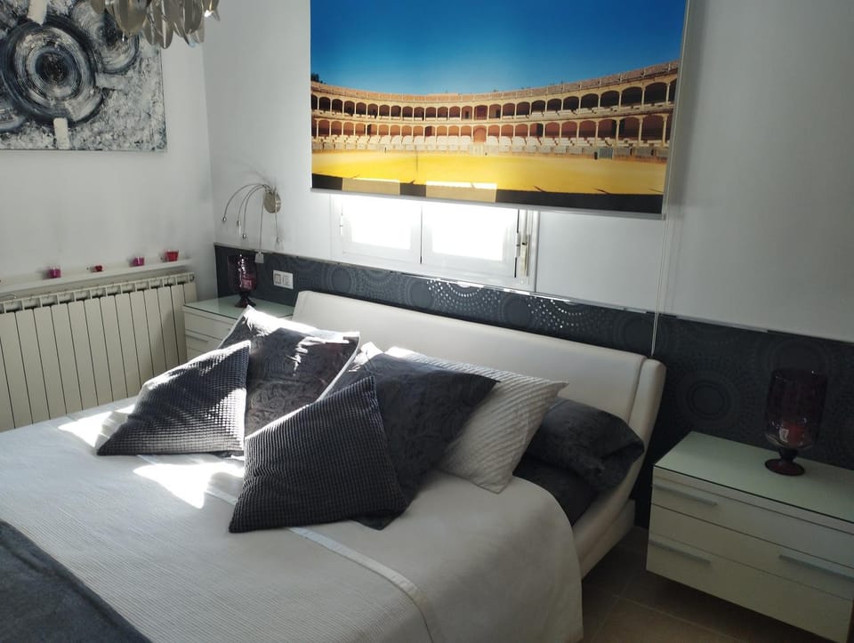 ÁTICO RILQUE, Apartamentos Independientes con Jacuzzi Privado y Terraza en Ronda Apartment in Ronda