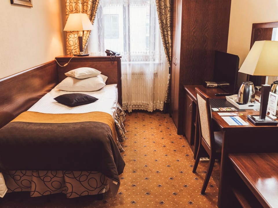 Bed, TV and multimedia, Other, Photo of the whole room, Bedroom