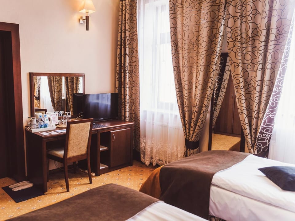 Bed, TV and multimedia, Other, Photo of the whole room, Bedroom