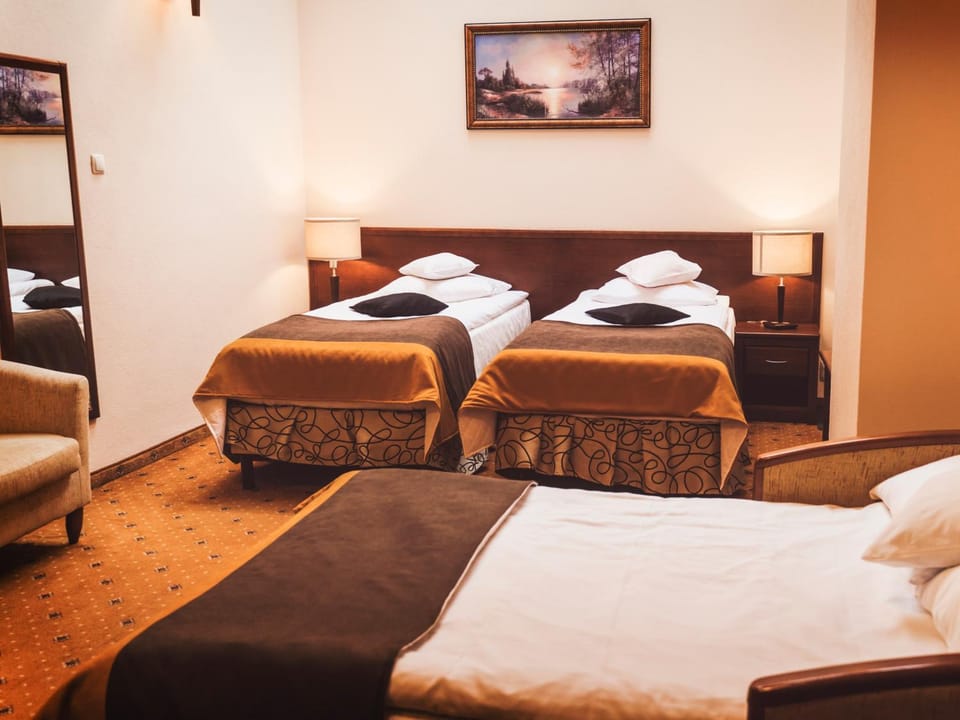 Bed, Other, Photo of the whole room, Decorative detail, Bedroom