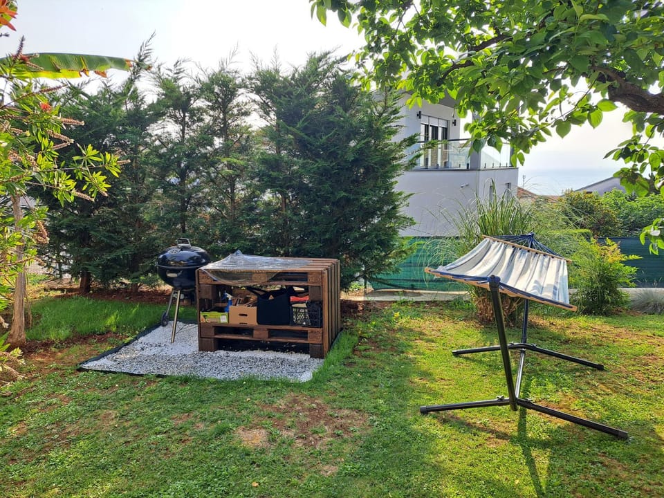 Patio, BBQ facilities