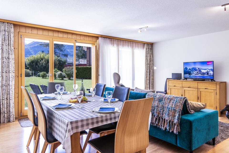 TV and multimedia, Living room, Dining area