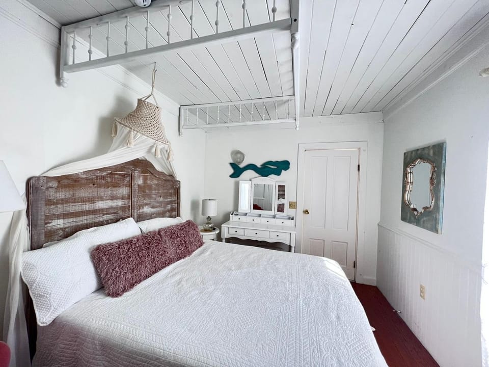 Narragansett House Bed and Breakfast in Oak Bluffs