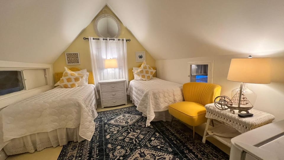 Narragansett House Bed and Breakfast in Oak Bluffs