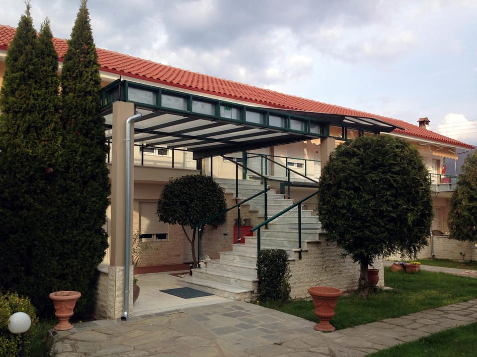 Facade/entrance