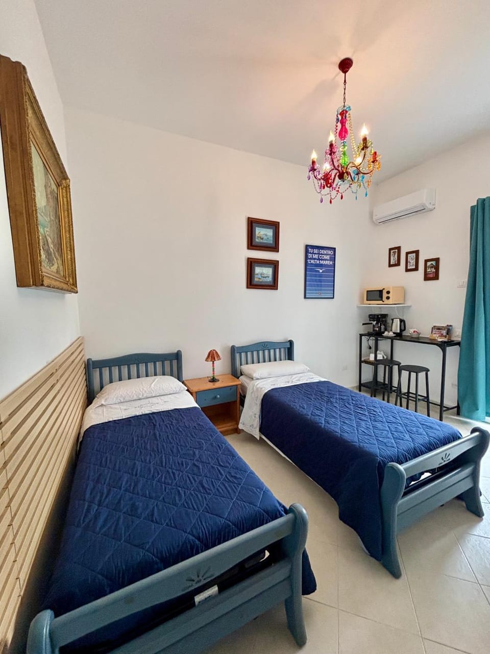 Bed, Bedroom, microwave