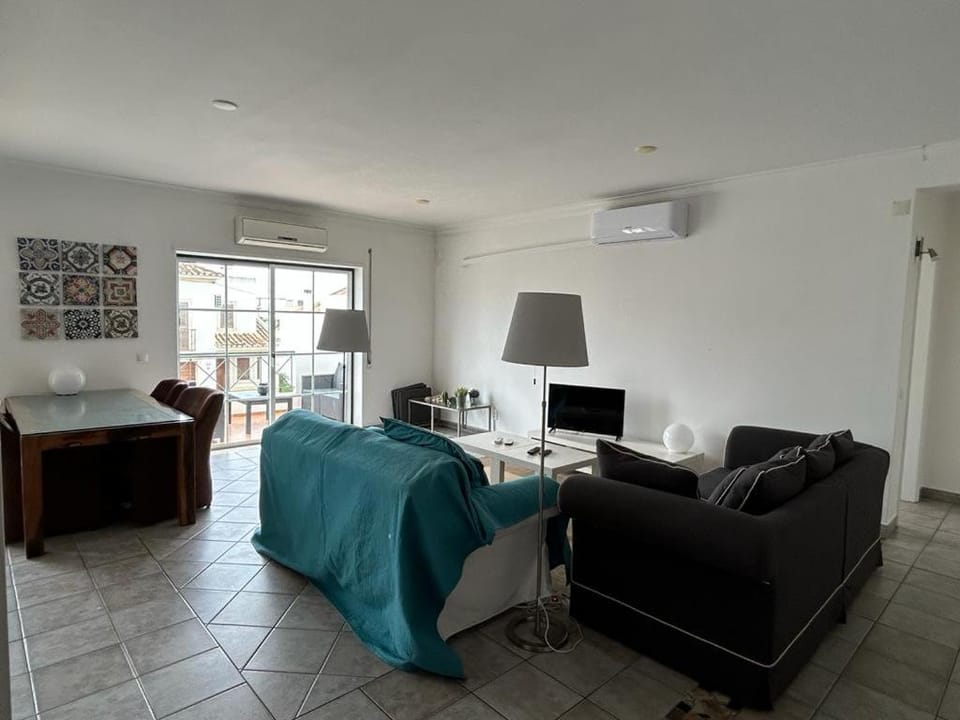 TV and multimedia, Balcony/Terrace, Living room, Seating area, Dining area, air conditioner