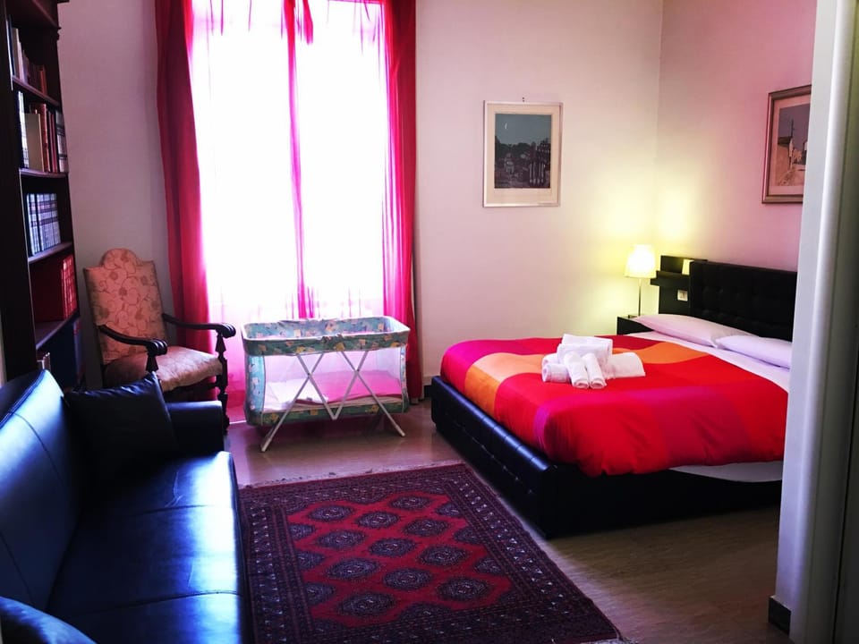 Bed, Photo of the whole room, young children, older children, cot