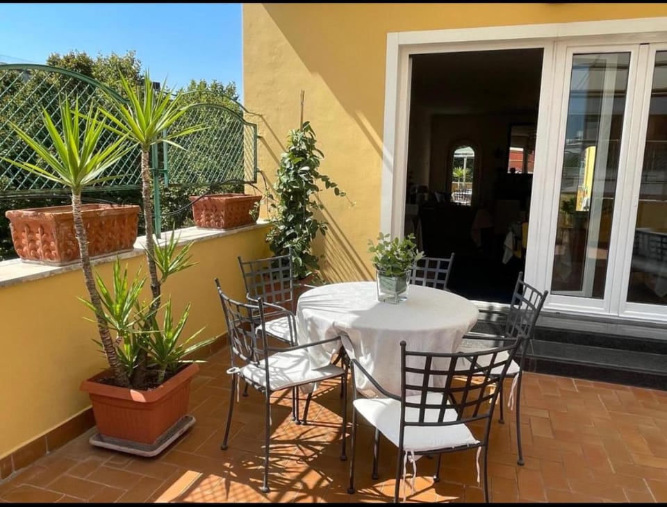 Day, Balcony/Terrace, Garden view