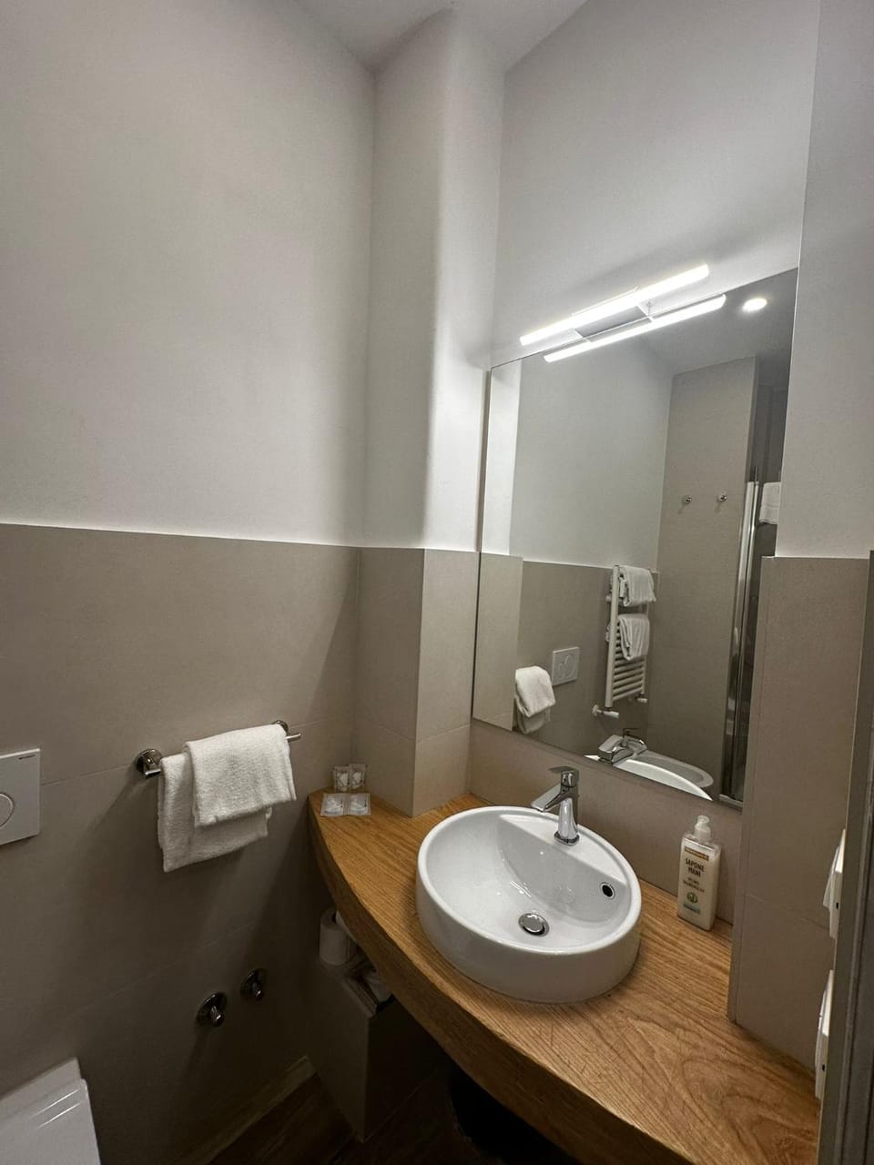 Bathroom, towels