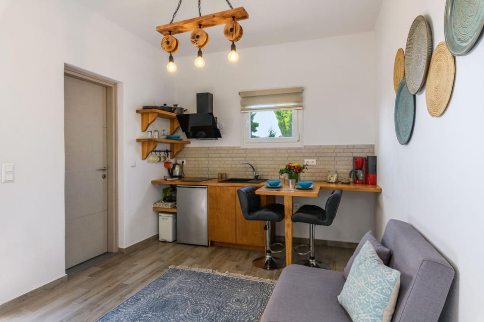 Kitchen or kitchenette, Seating area