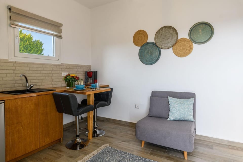 Kitchen or kitchenette, Seating area