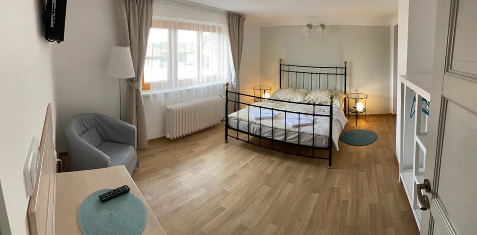 Bed, Photo of the whole room