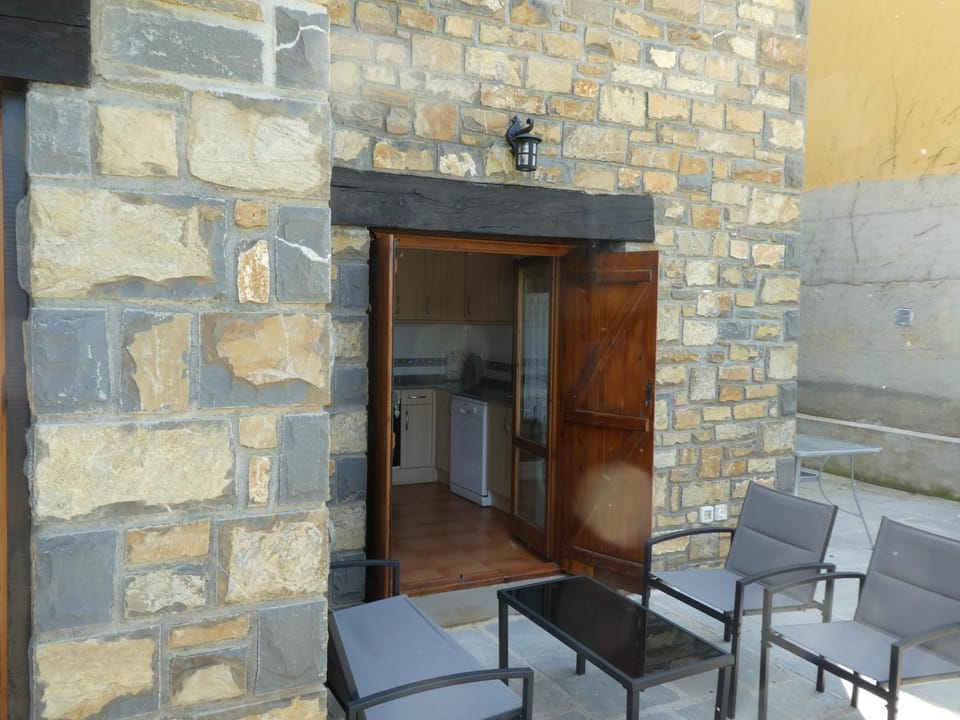Casa con jardín frente ciudadela House in Jaca