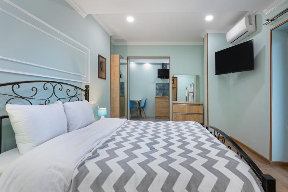 Bed, Kitchen or kitchenette, Photo of the whole room, Bedroom, wardrobe