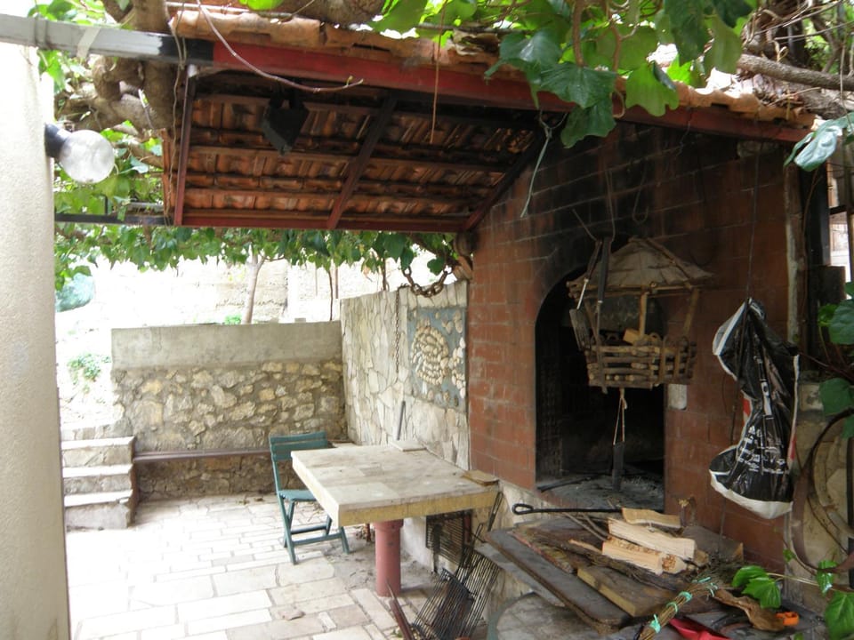 Location, children, Family