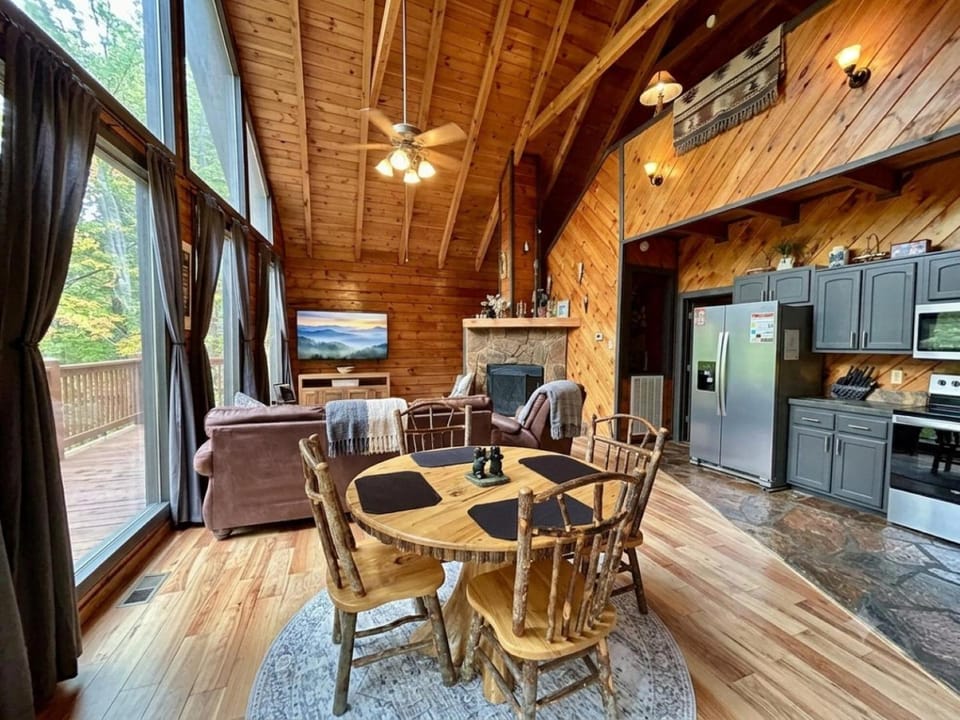 Living room, Seating area, Dining area