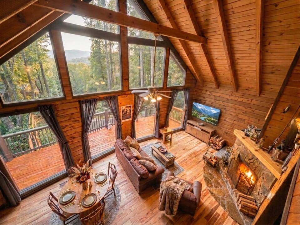 View (from property/room), Living room, Seating area, Dining area