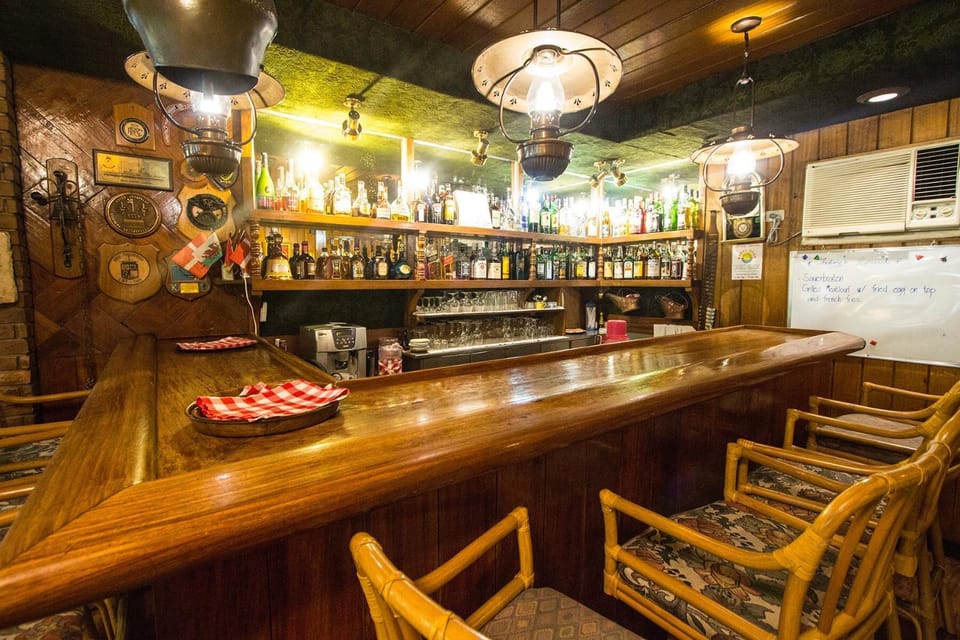 Lounge or bar, Lounge or bar, Food and drinks, Drinks, Alcoholic drinks