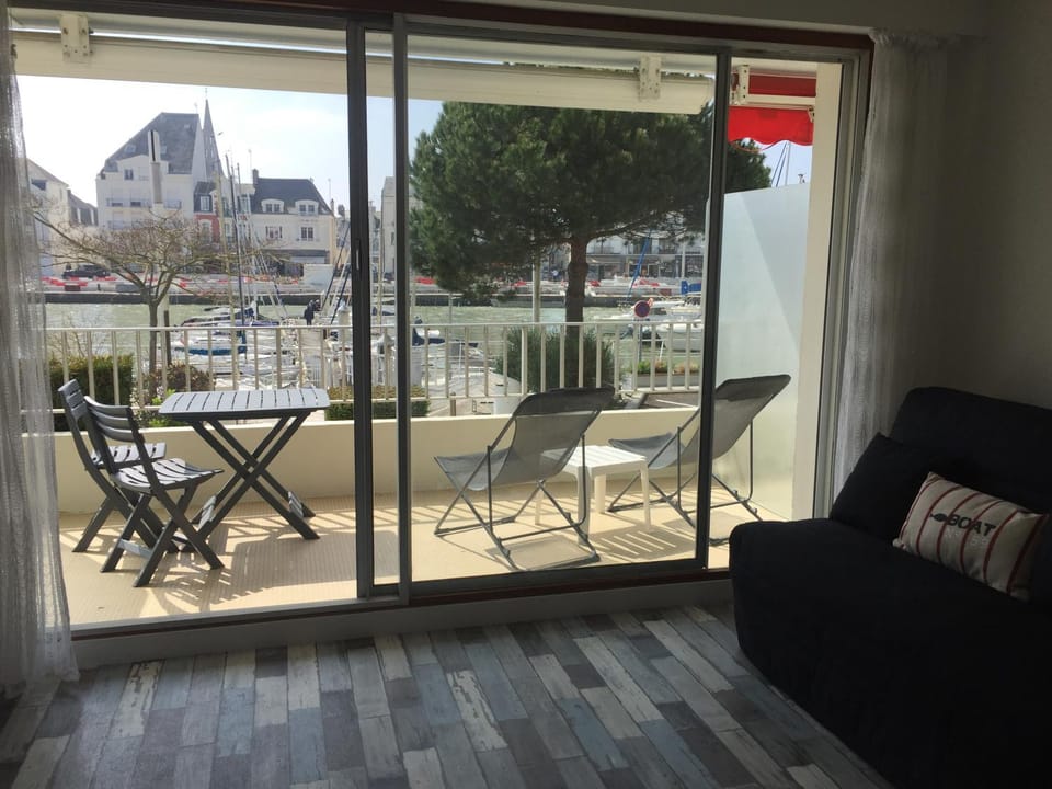 Balcony/Terrace, Photo of the whole room, Landmark view, Sea view, Quiet street view