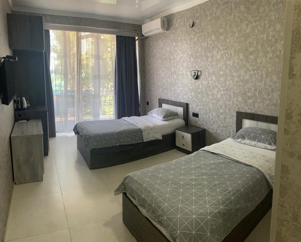 Bed, Photo of the whole room, air conditioner