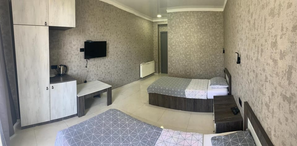 Bed, TV and multimedia, Photo of the whole room