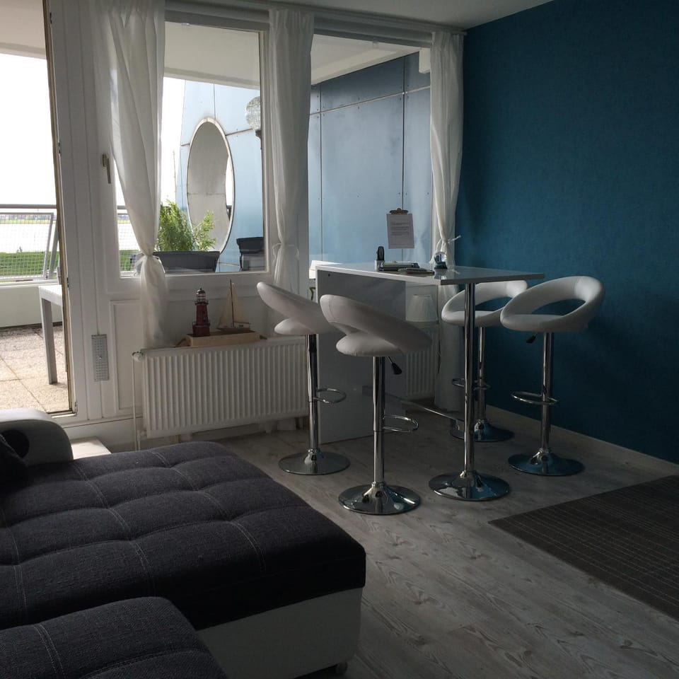 havenBlicke - großzügige Terrasse mit Blick auf die Weser Apartment in Bremerhaven
