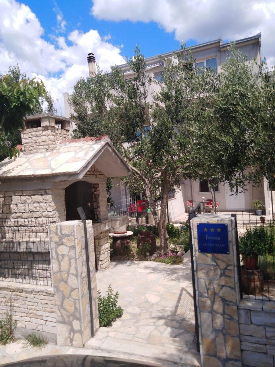 Facade/entrance, Balcony/Terrace